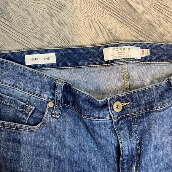 Torrid Girlfriend Two Tone Frayed Hem Jeans - Picture 13 of 15